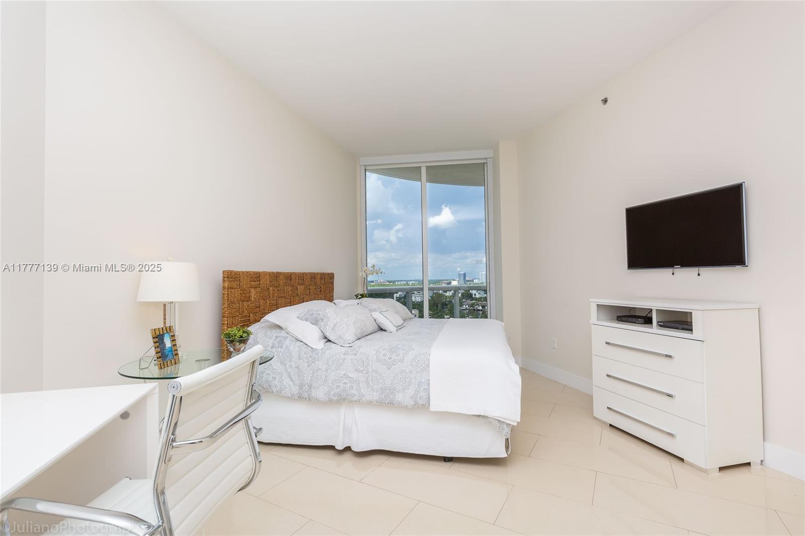 15811 Collins Ave # 1105