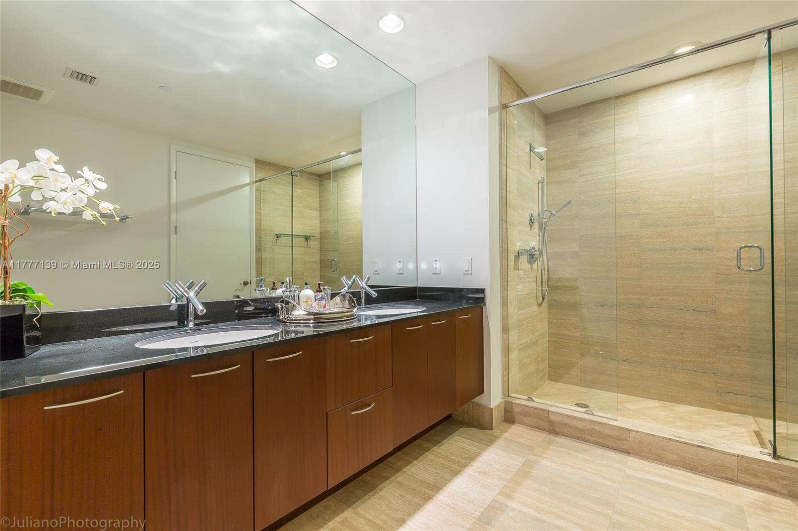 15811 Collins Ave # 1105