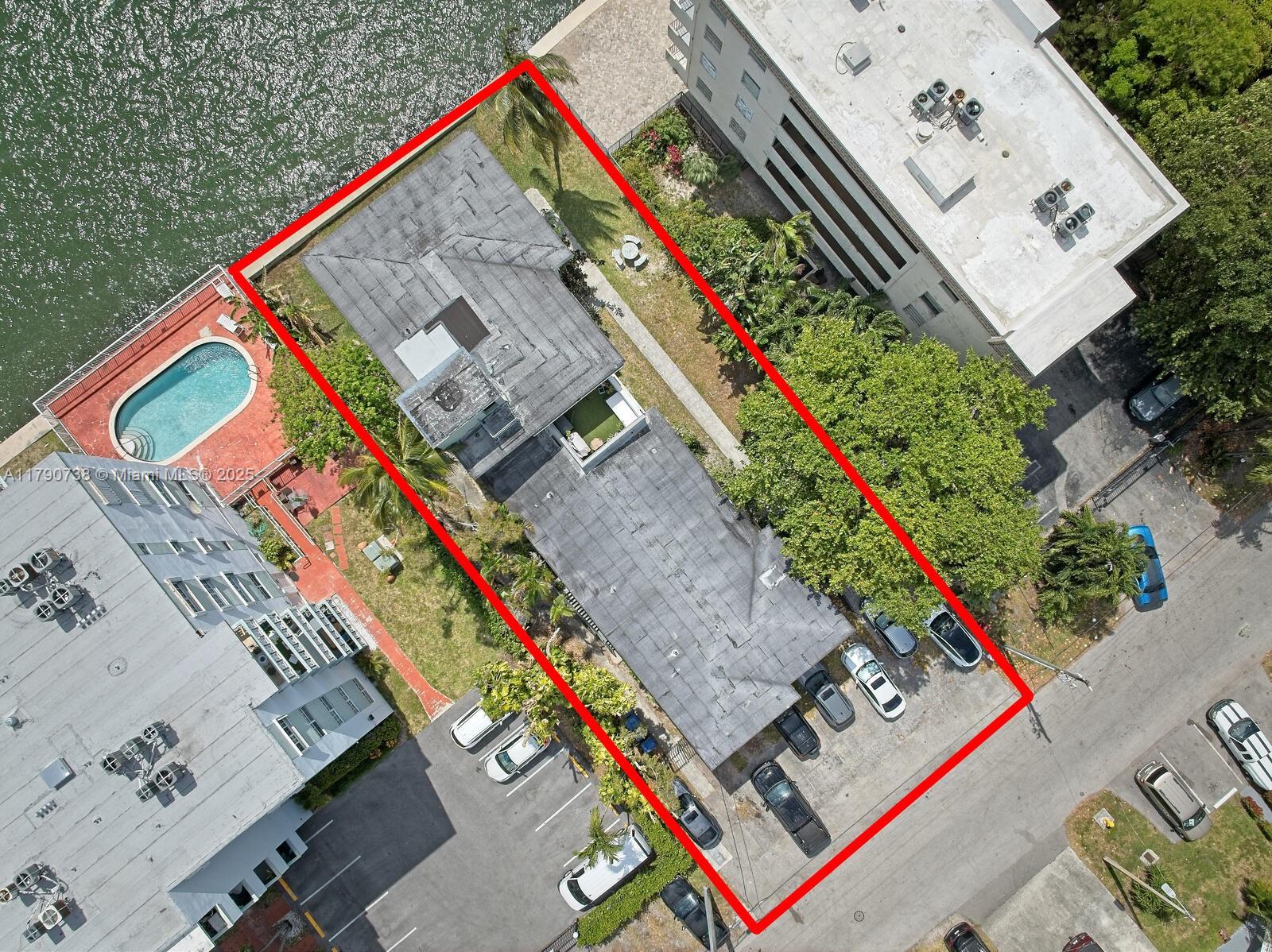 7805 NE Bayshore Ct
