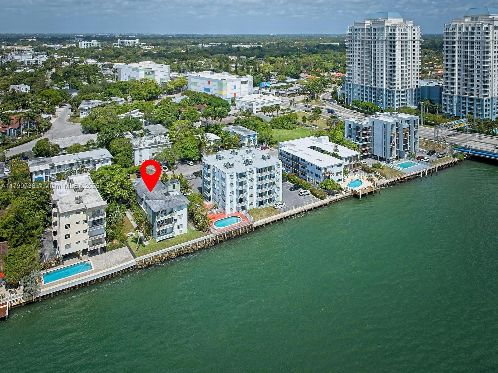 7805 NE Bayshore Ct