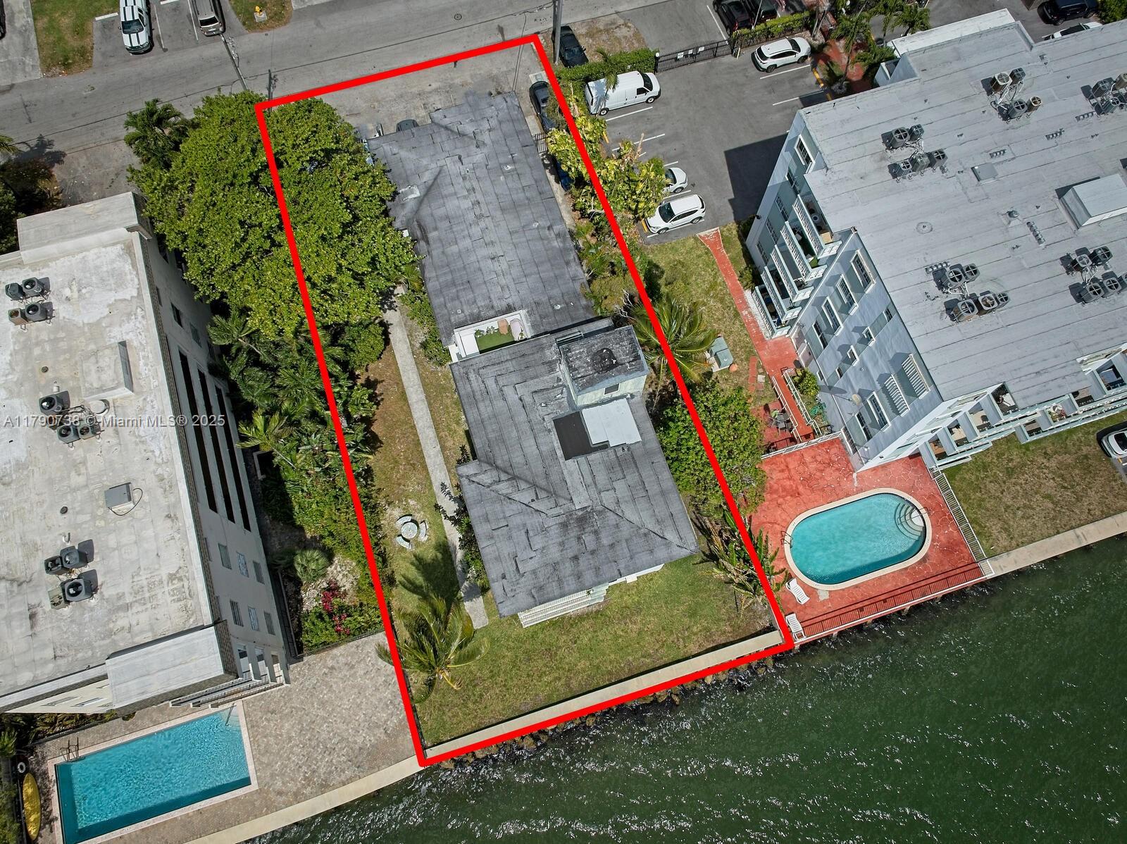 7805 NE Bayshore Ct