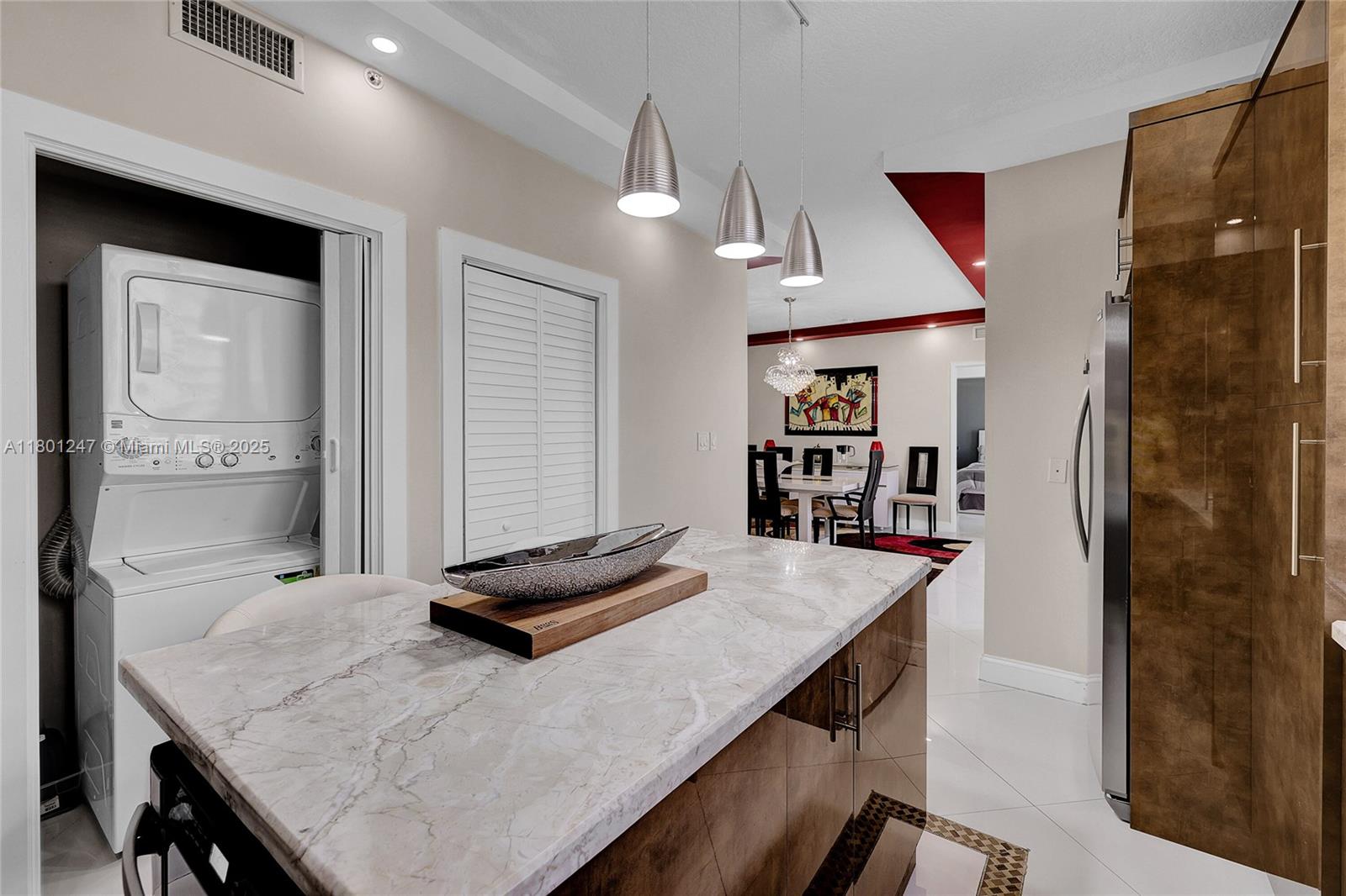 16275 Collins Ave # 2002