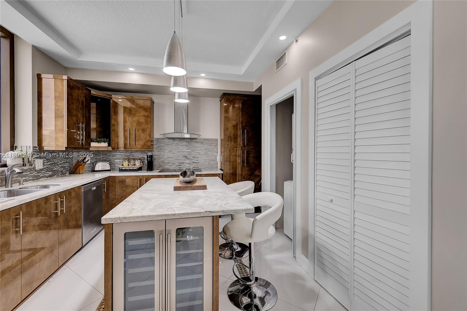 16275 Collins Ave # 2002