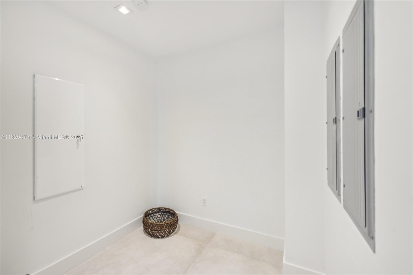 16901 Collins Ave # 1603