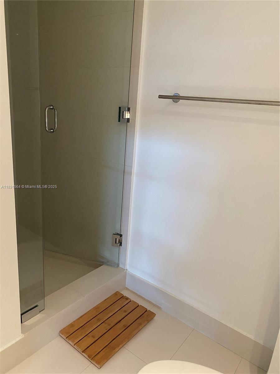 650 NE 32nd St # 2305