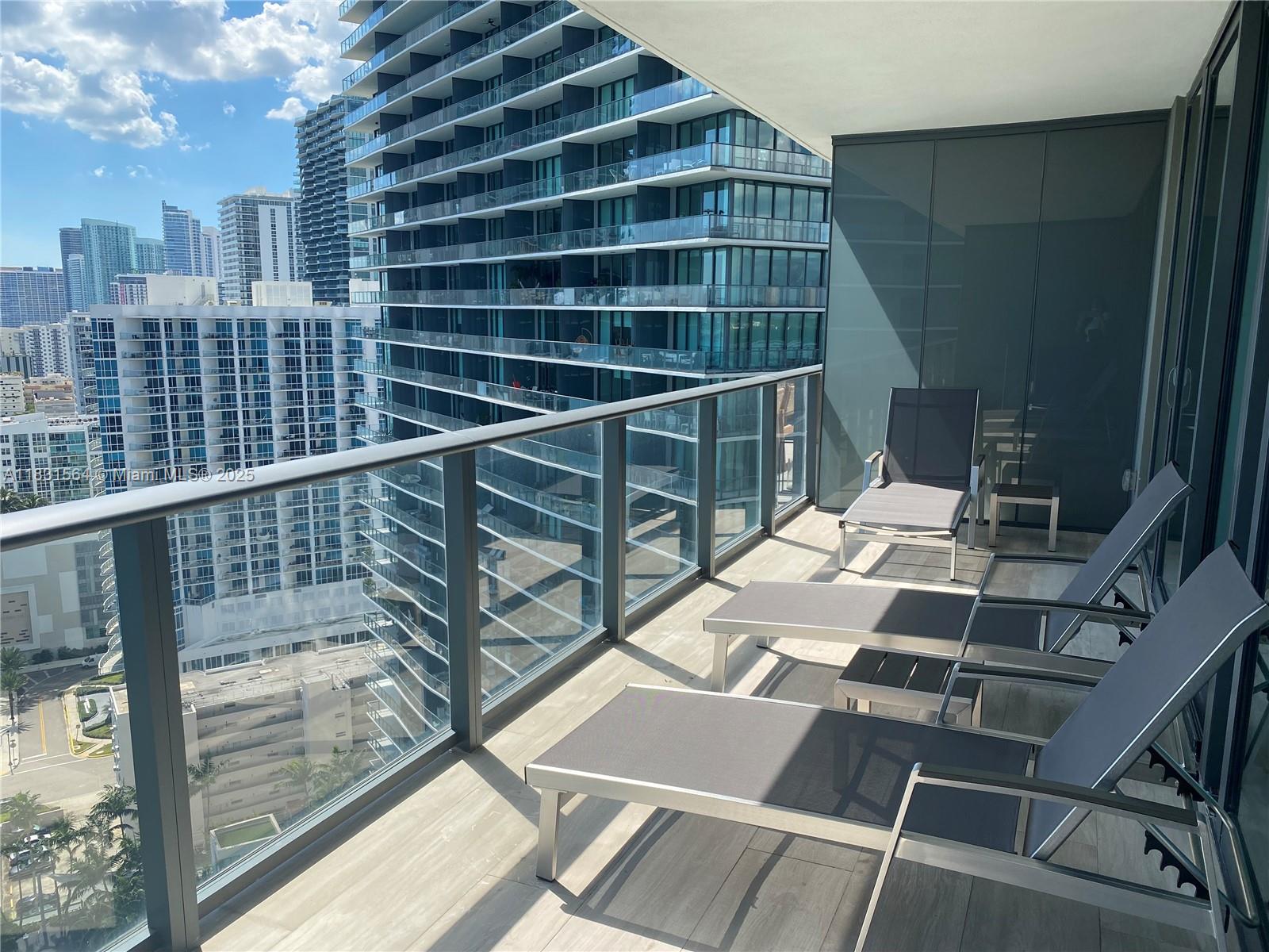 650 NE 32nd St # 2305