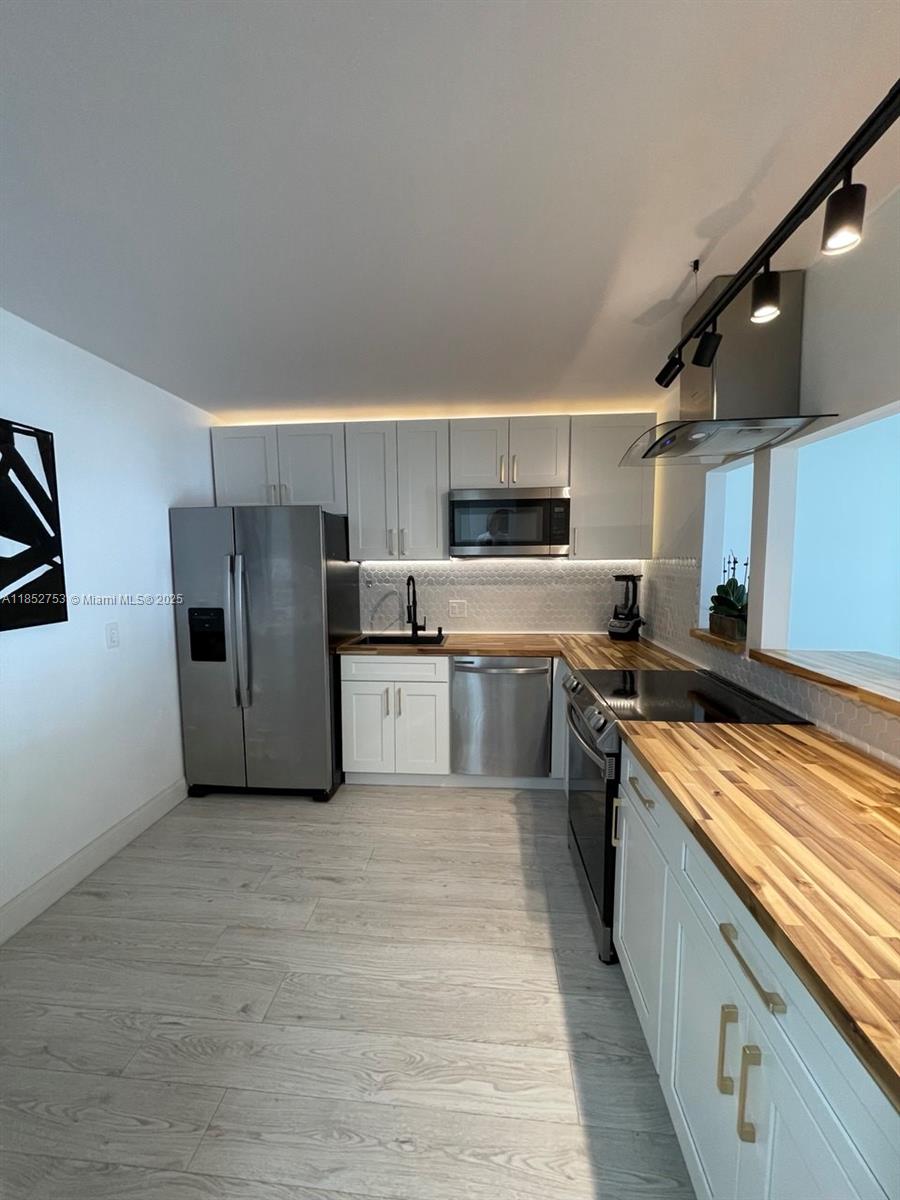 2801 NE 183rd street # 1611W