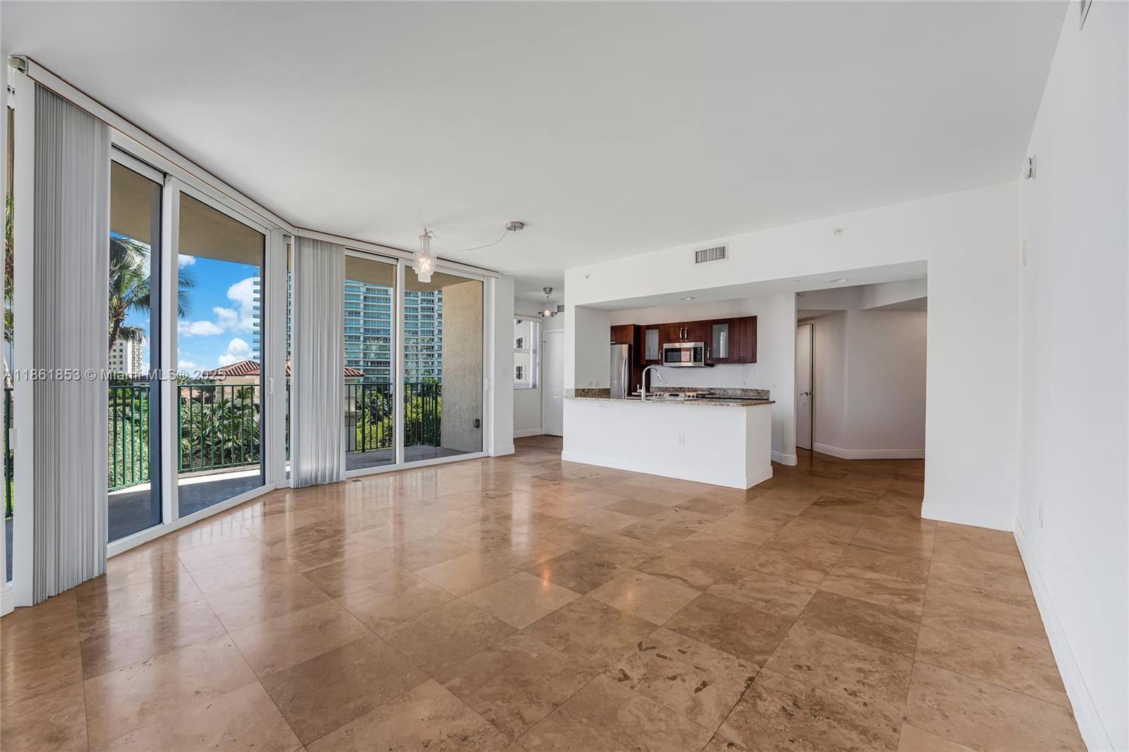 19900 E Country Club Dr # 612