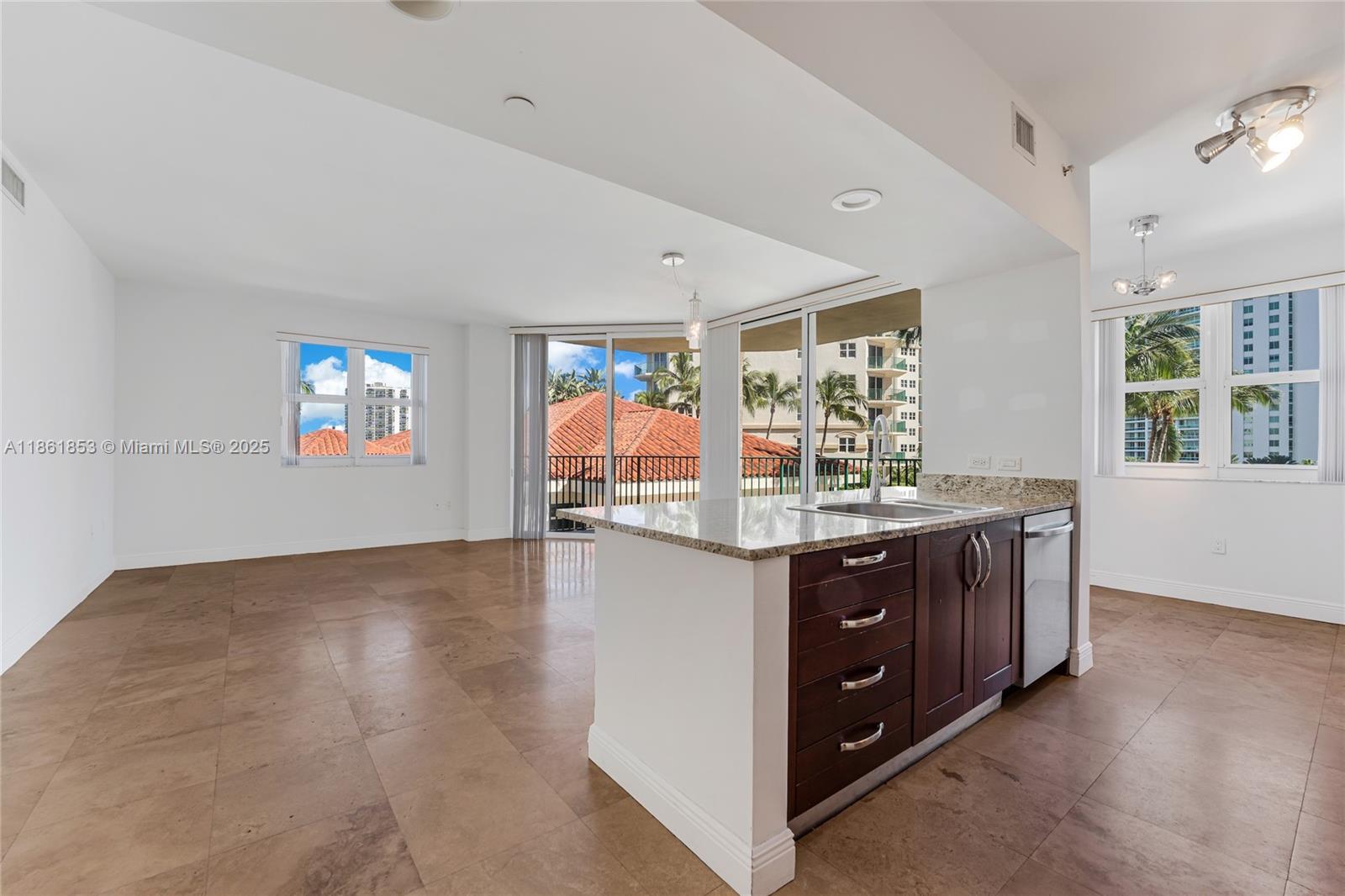 19900 E Country Club Dr # 612