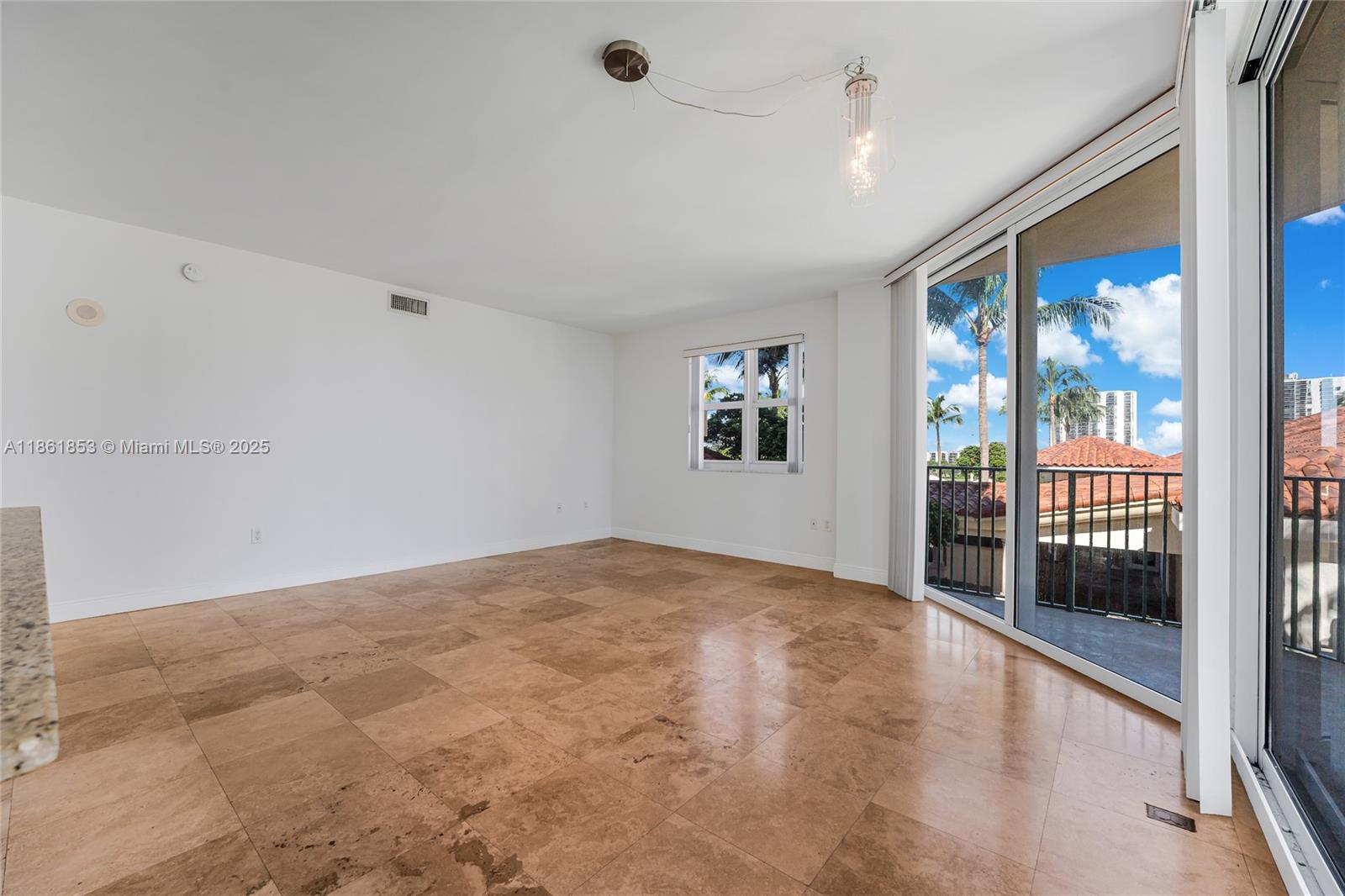 19900 E Country Club Dr # 612