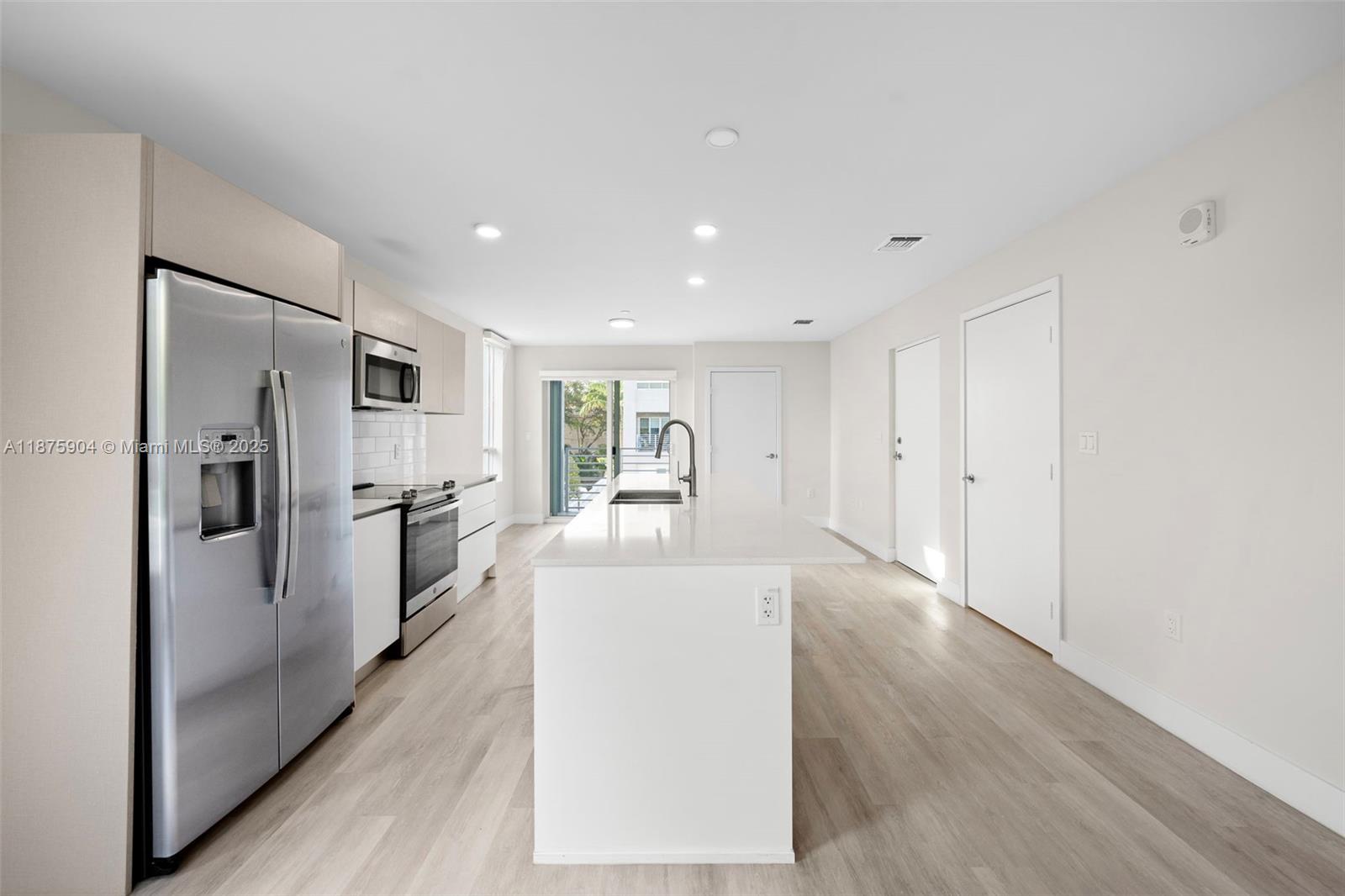 2555 NE 193rd St # 2201