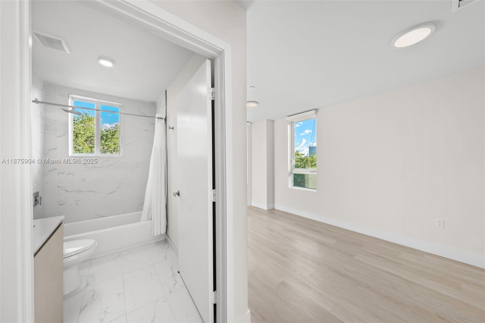 2555 NE 193rd St # 2201