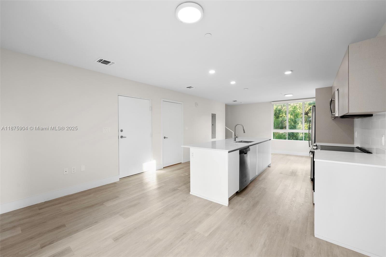 2555 NE 193rd St # 2201