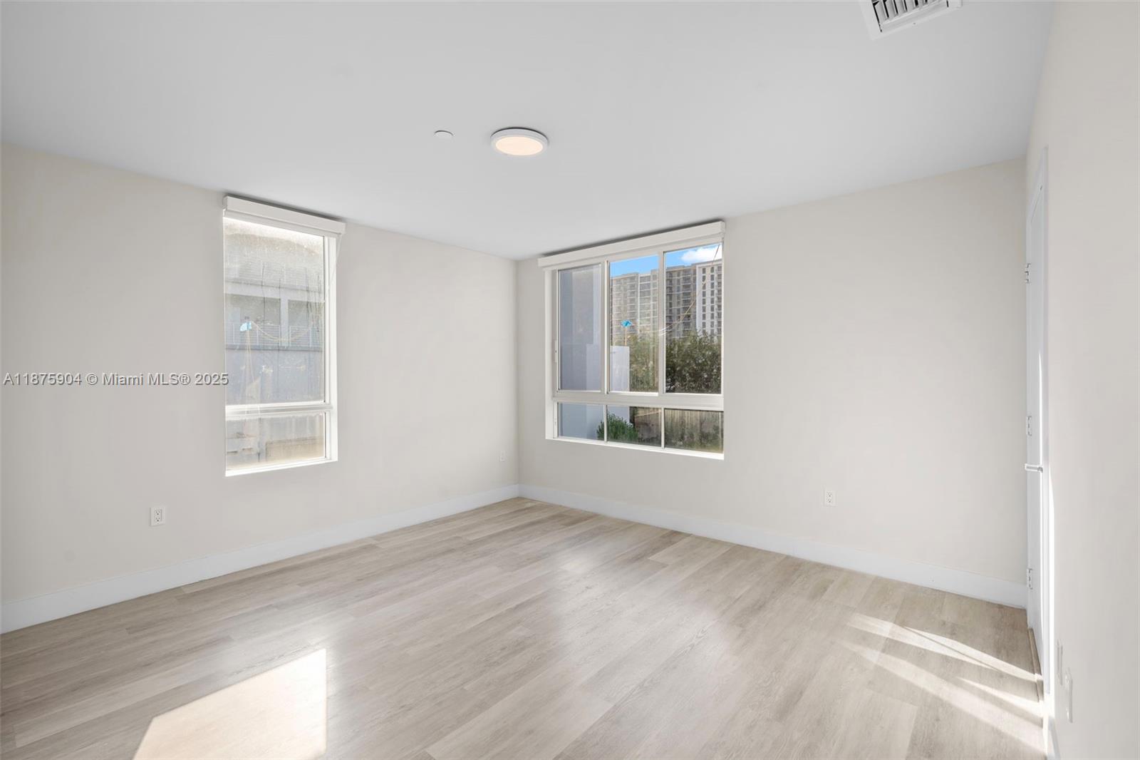 2555 NE 193rd St # 2201