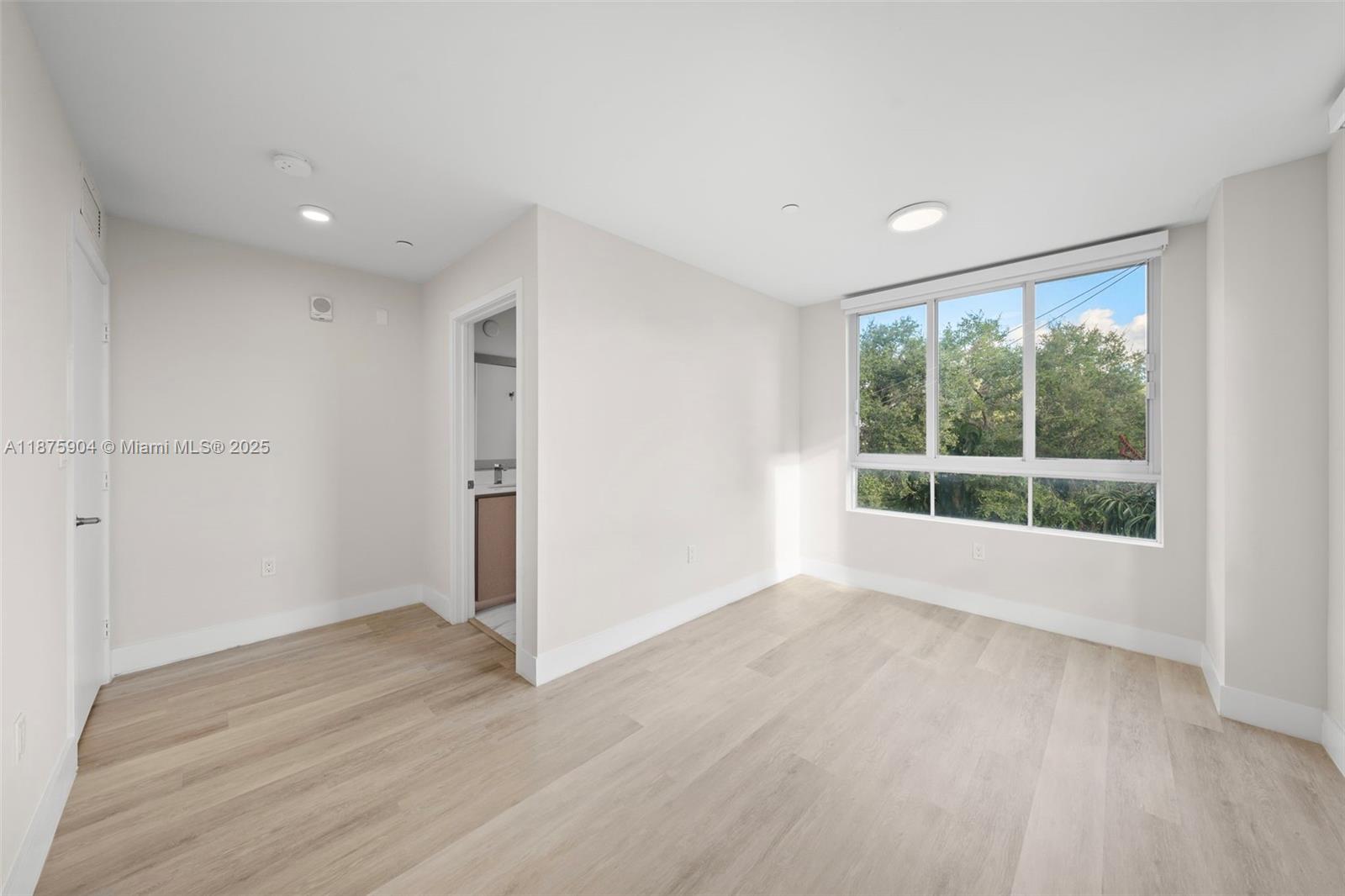 2555 NE 193rd St # 2201