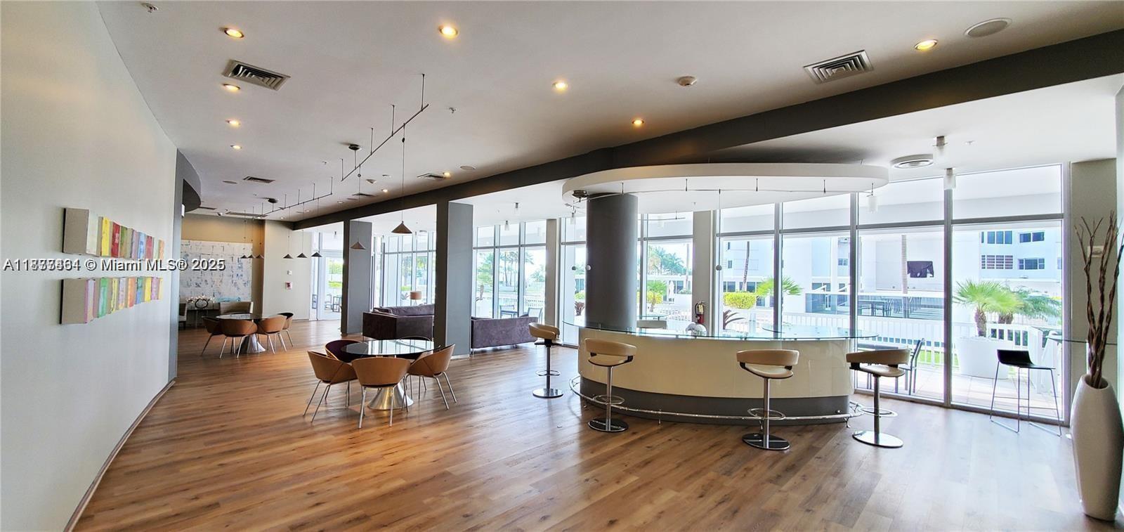 10275 Collins Ave # 323