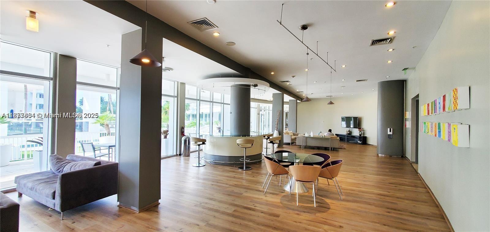 10275 Collins Ave # 323