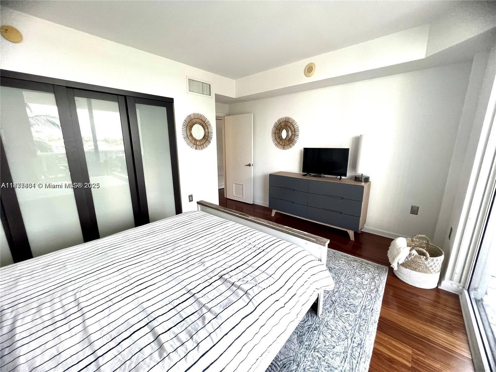 10275 Collins Ave # 323