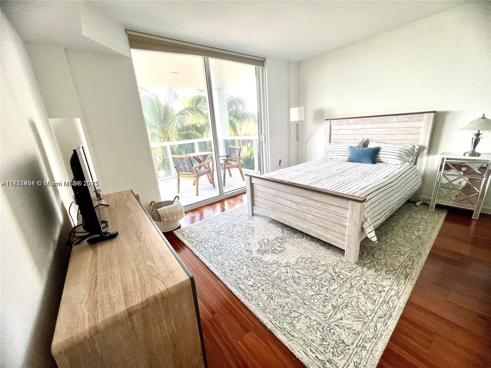 10275 Collins Ave # 323