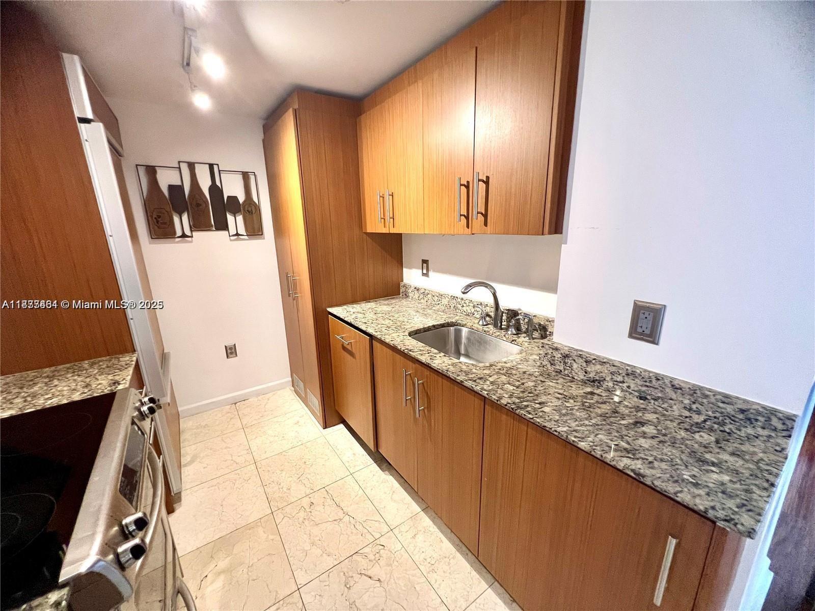 10275 Collins Ave # 323