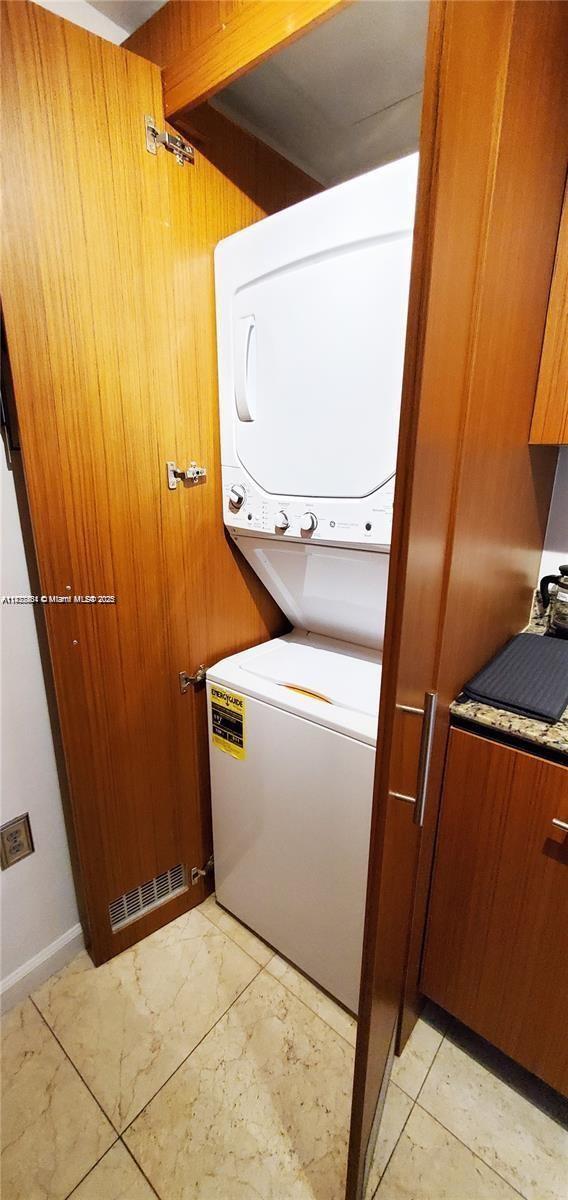 10275 Collins Ave # 323