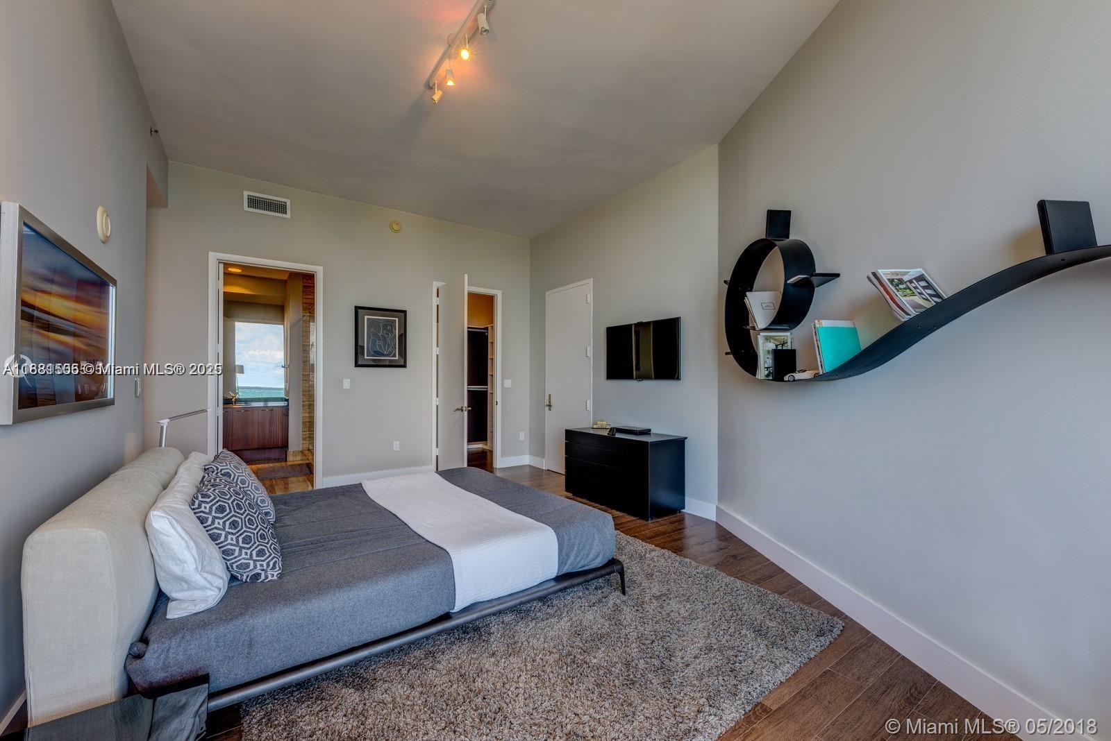 15811 Collins Ave # 3205