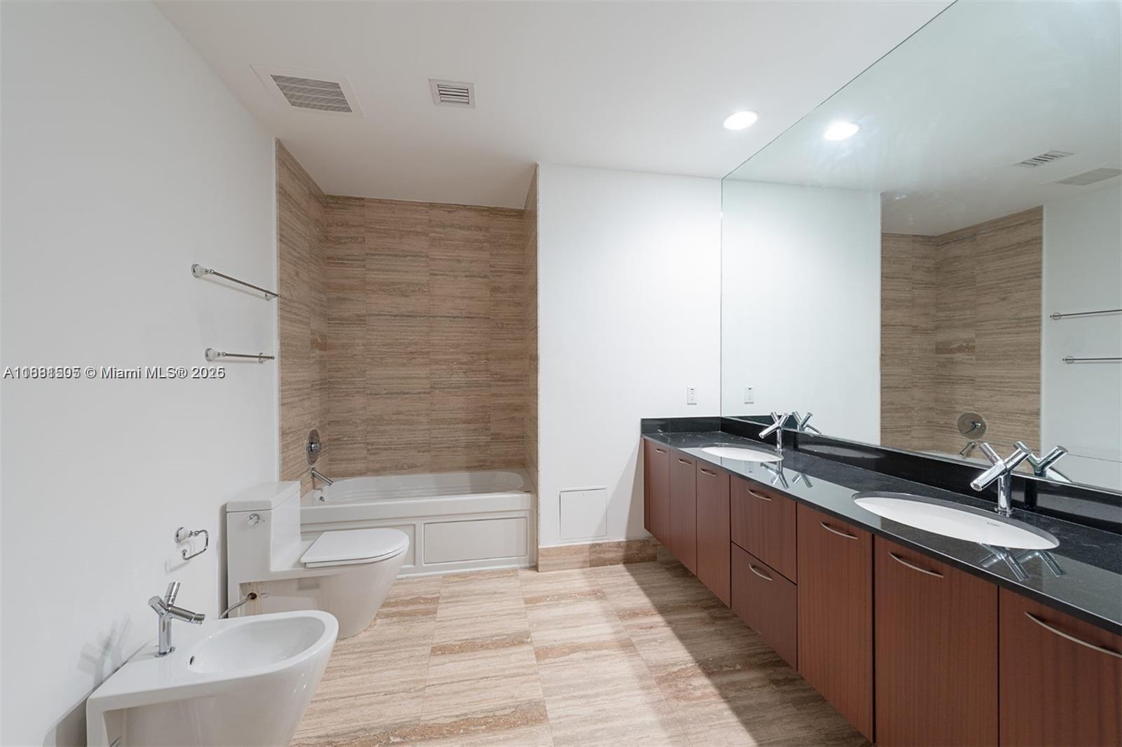 15811 Collins Ave # 3205