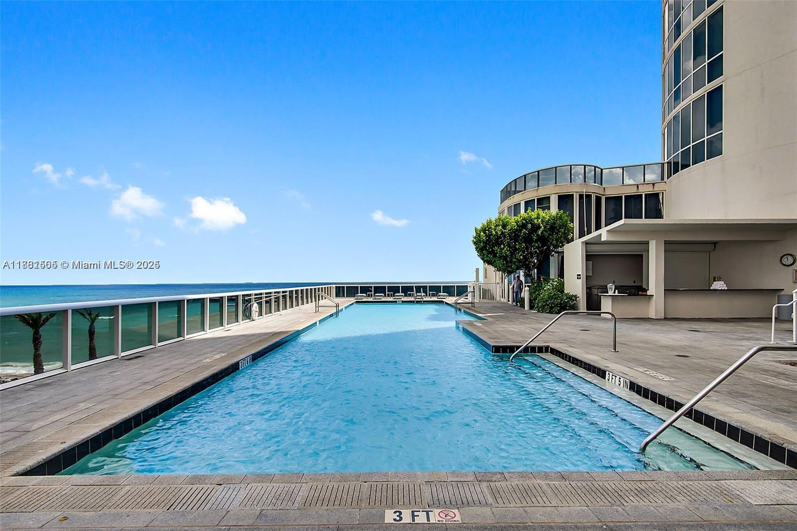 15811 Collins Ave # 3205