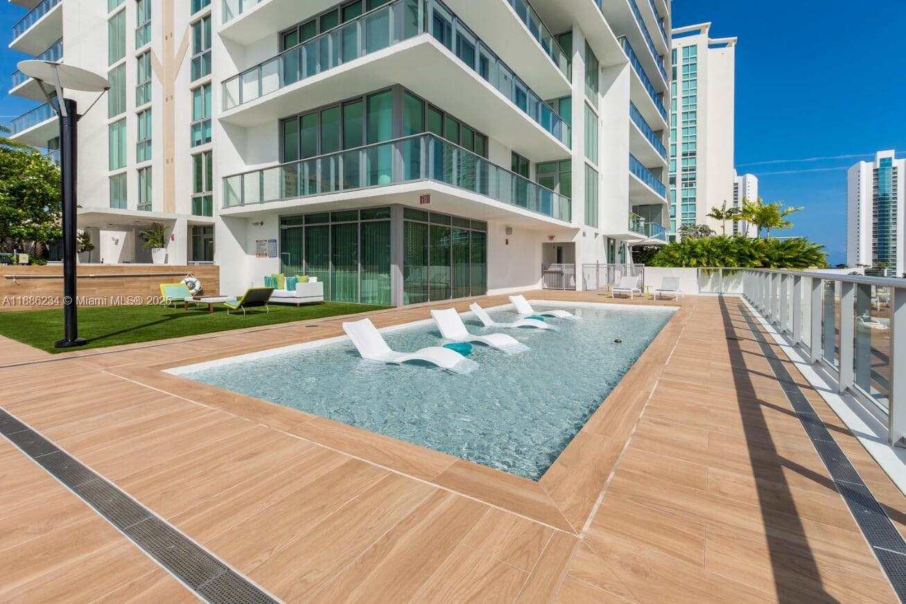 300 Sunny Isles Blvd # 1601 Unit: 4-1601