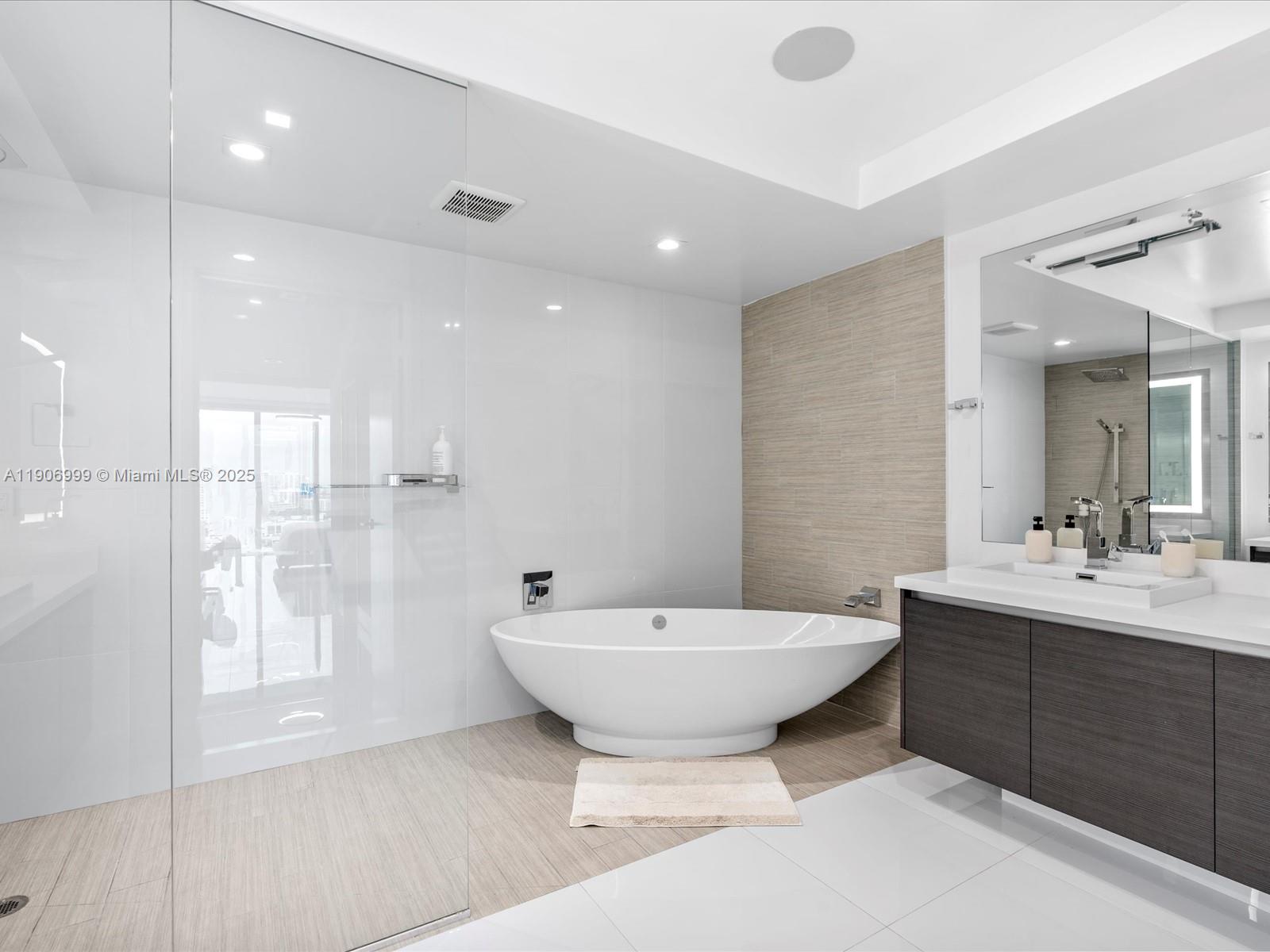 300 Sunny Isles Blvd # 1601 Unit: 4-1601