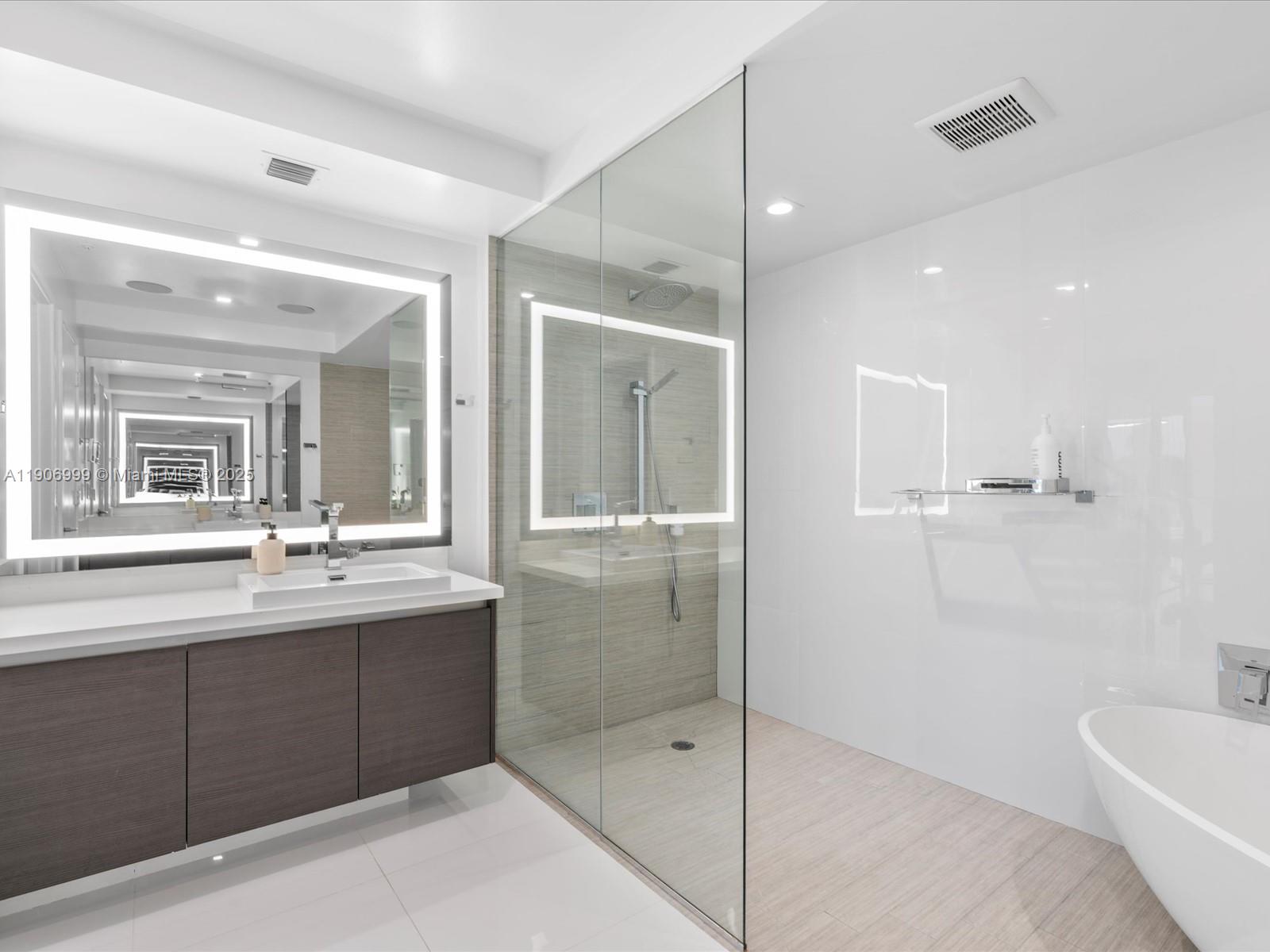 300 Sunny Isles Blvd # 1601 Unit: 4-1601