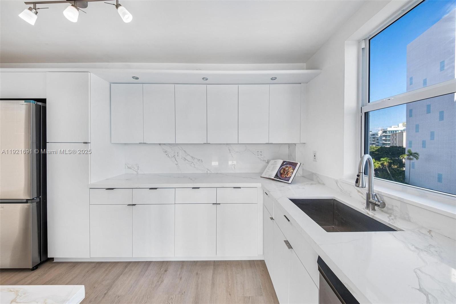 9100 W Bay Harbor Dr # 5A