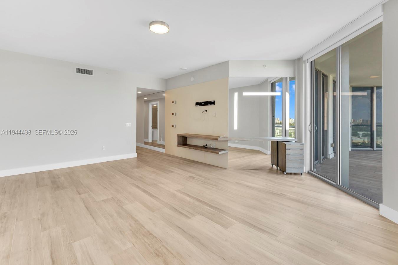 17301 Biscayne Blvd # 1106