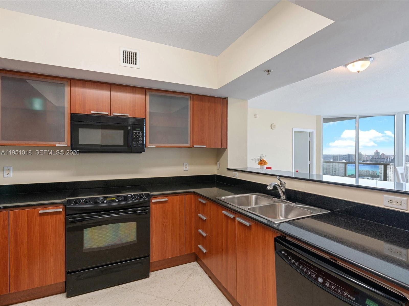 16699 Collins Ave # 3407