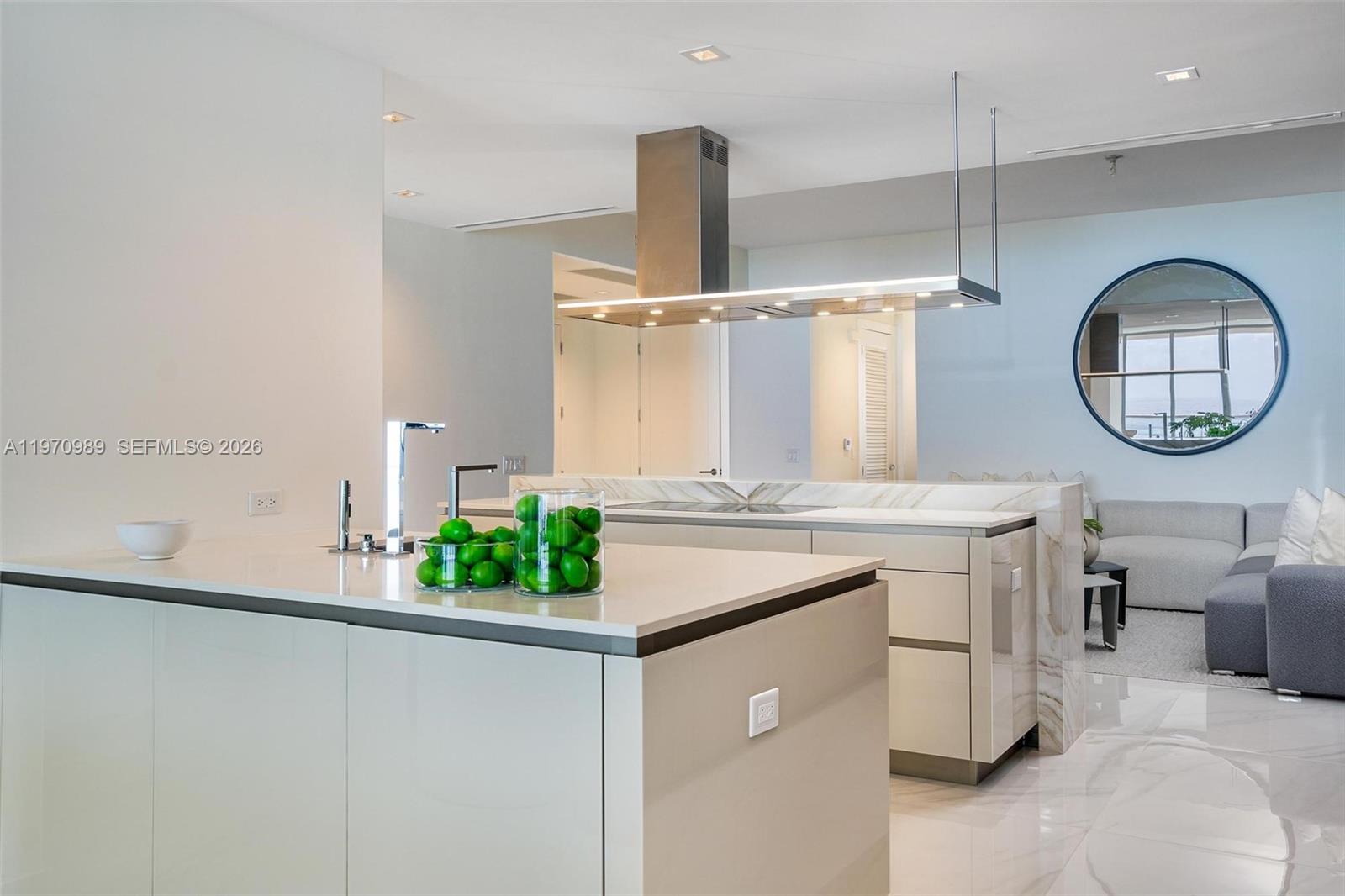 18501 Collins Ave # 2003