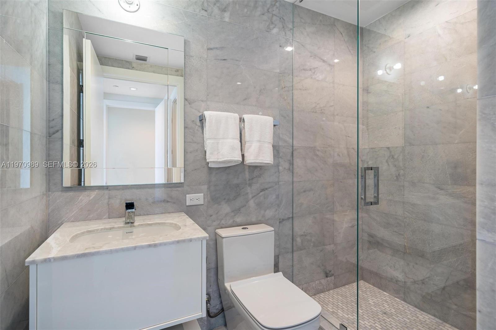 18501 Collins Ave # 2003