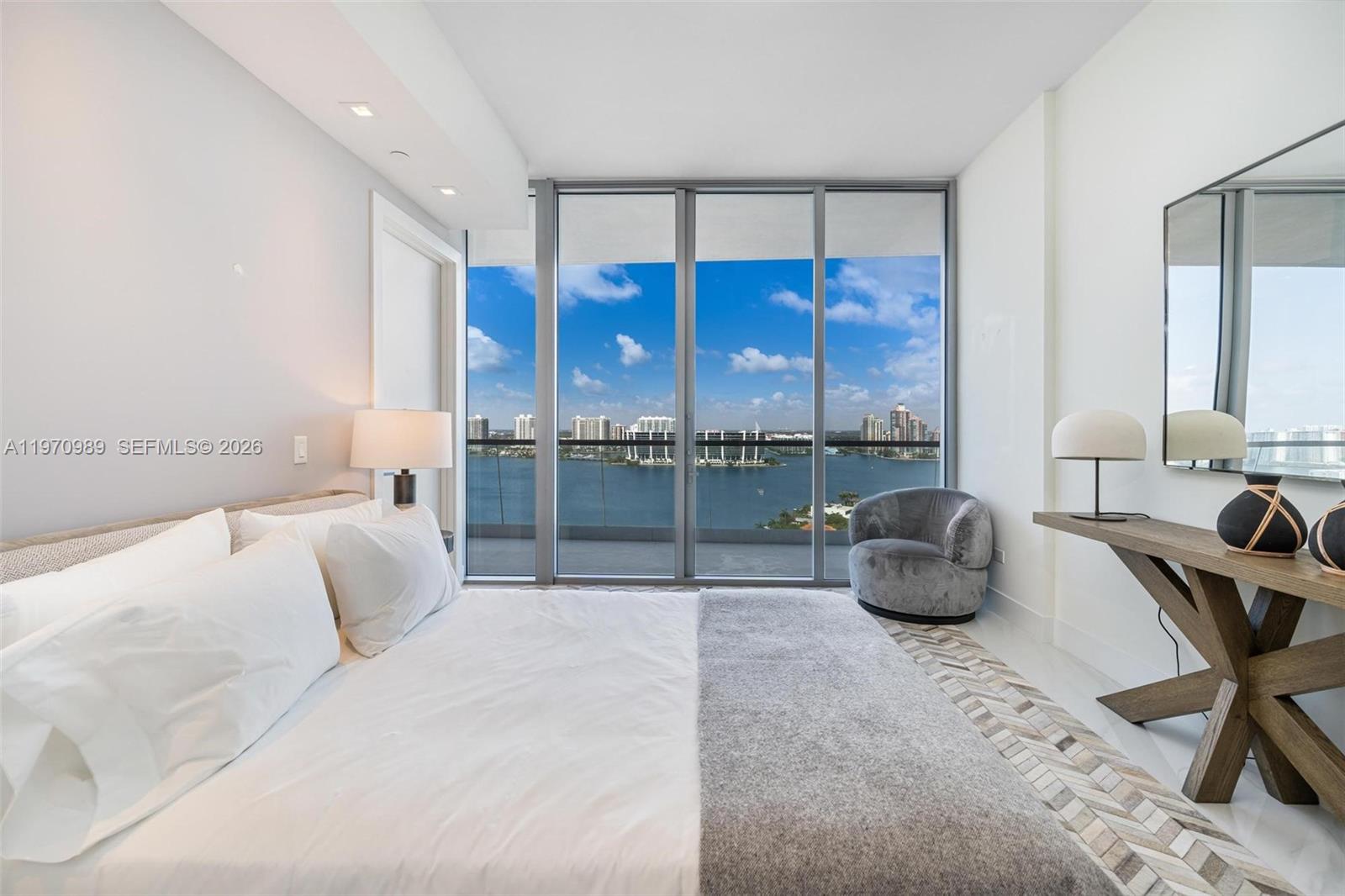 18501 Collins Ave # 2003