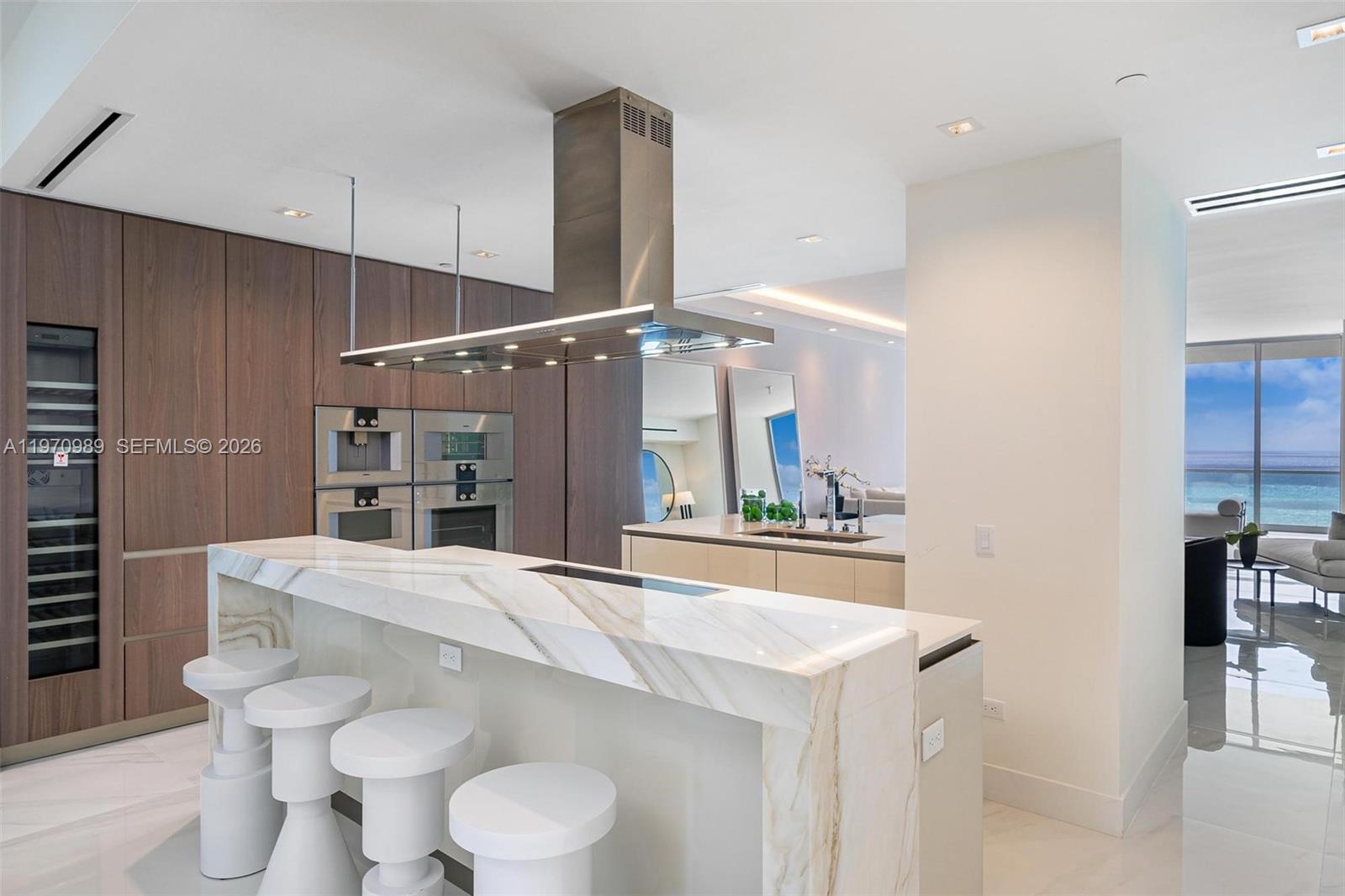 18501 Collins Ave # 2003