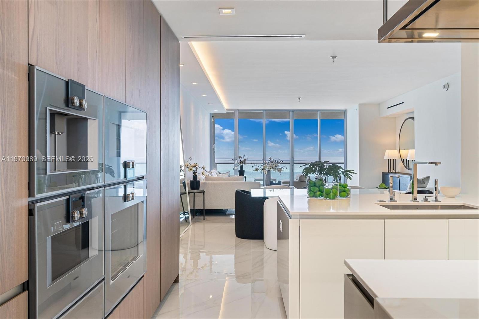 18501 Collins Ave # 2003