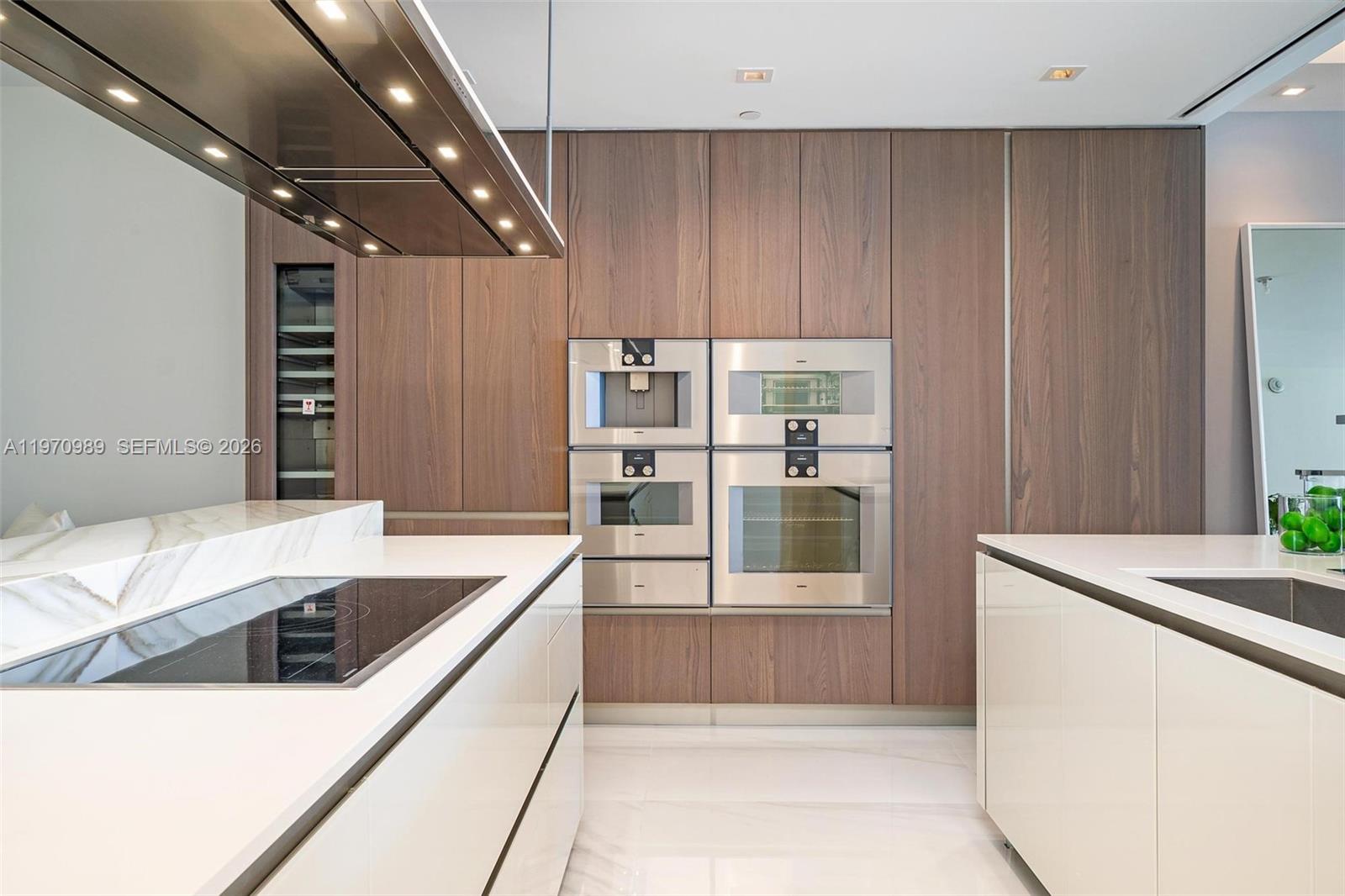 18501 Collins Ave # 2003