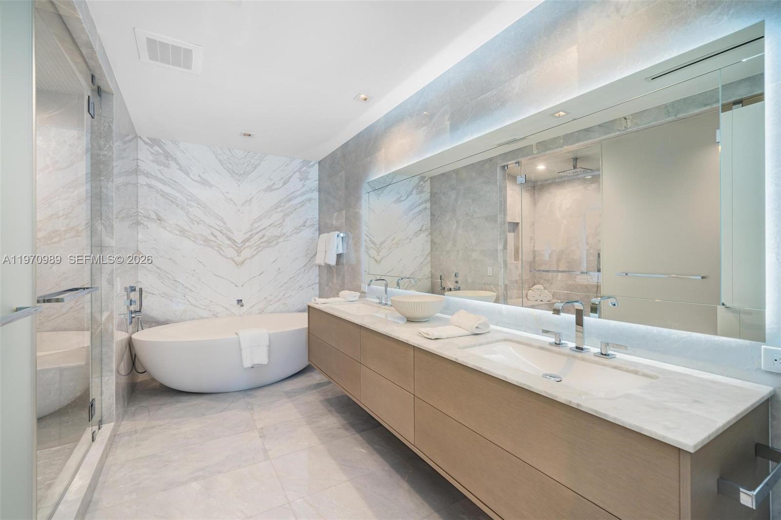 18501 Collins Ave # 2003