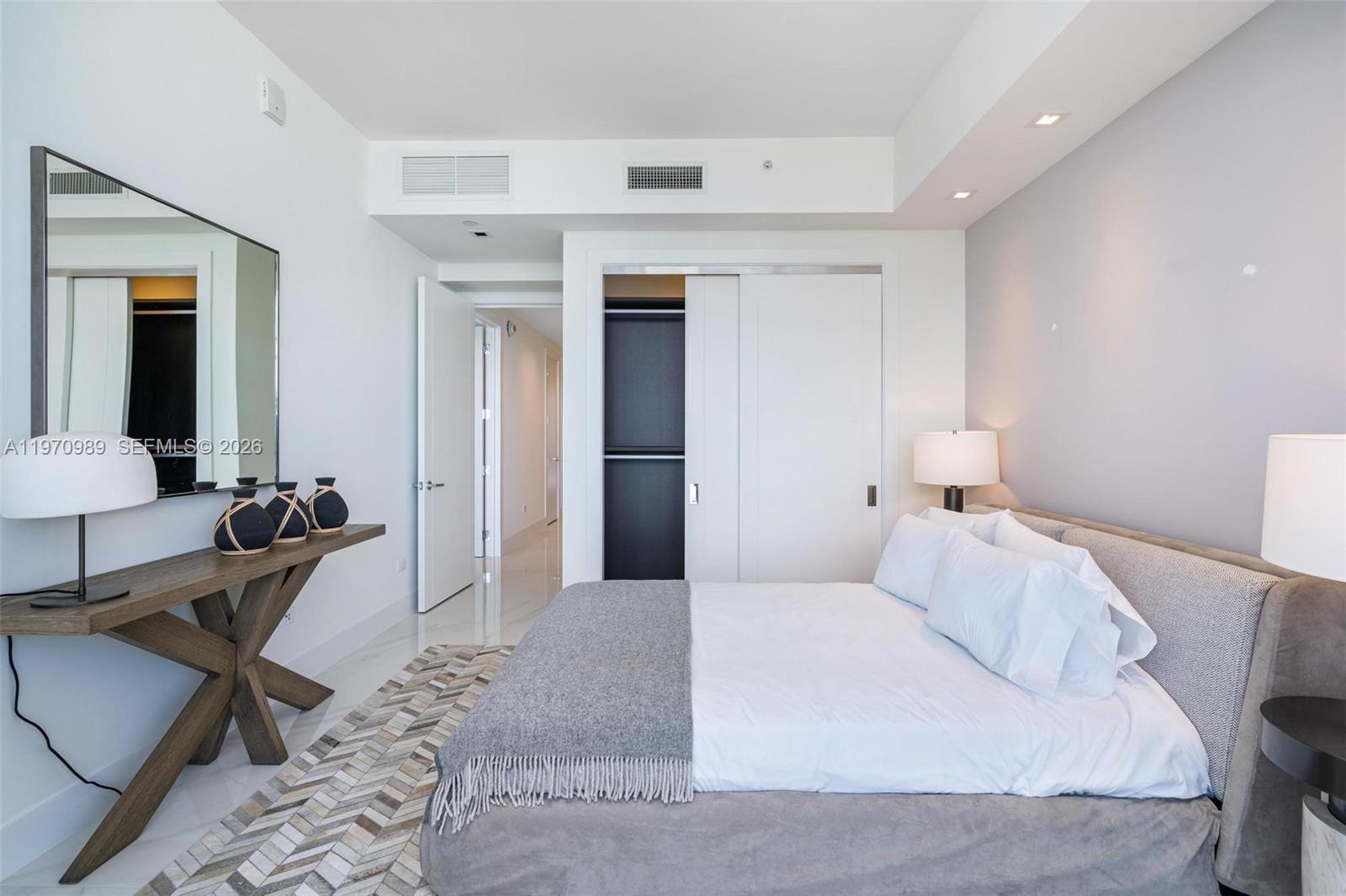 18501 Collins Ave # 2003