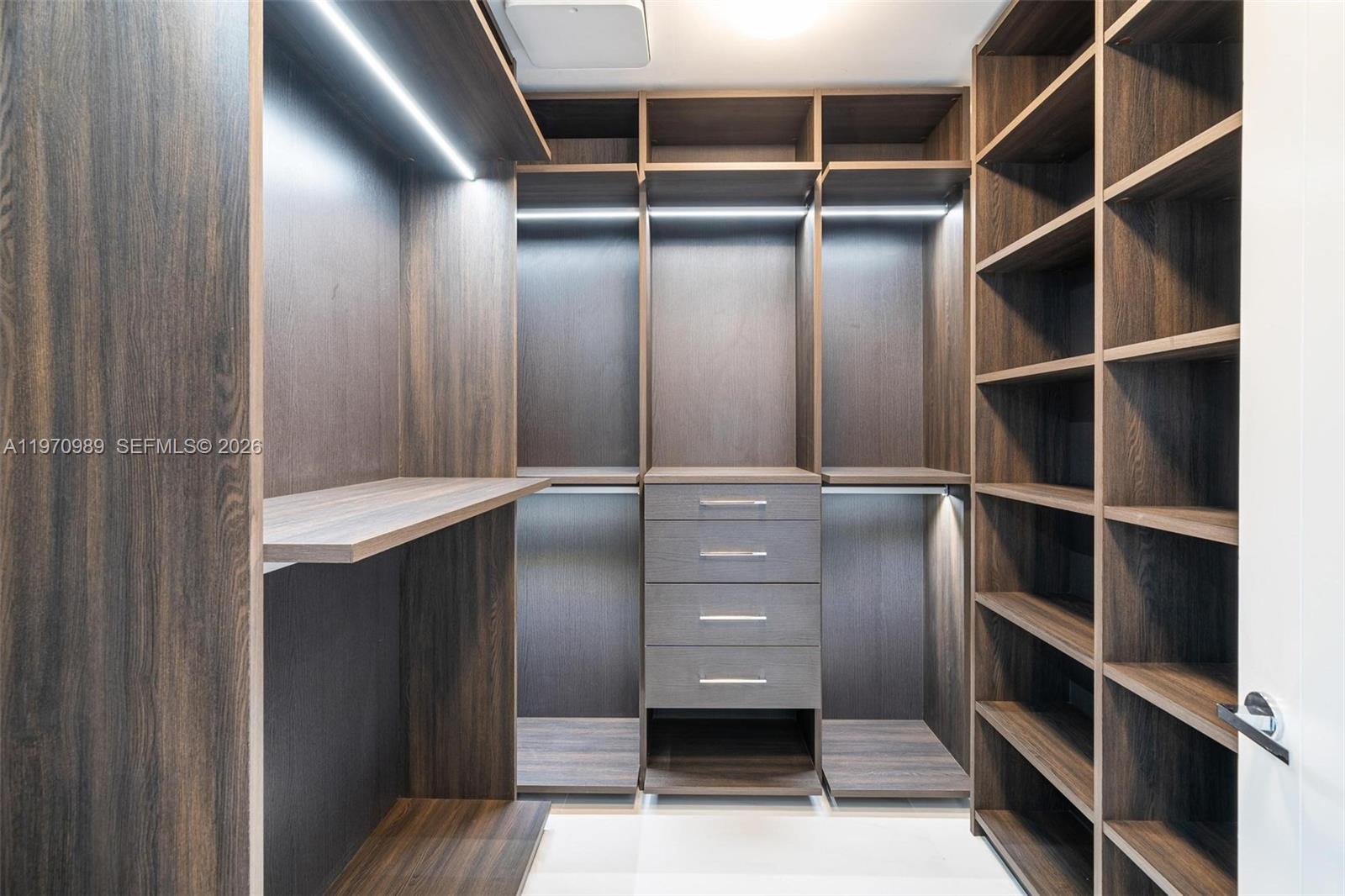 18501 Collins Ave # 2003