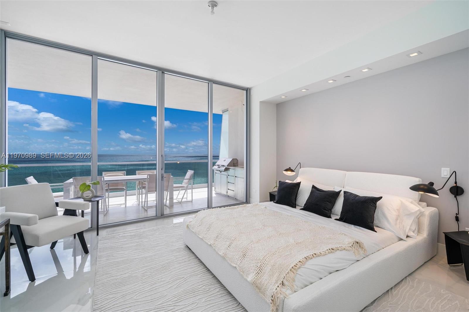 18501 Collins Ave # 2003