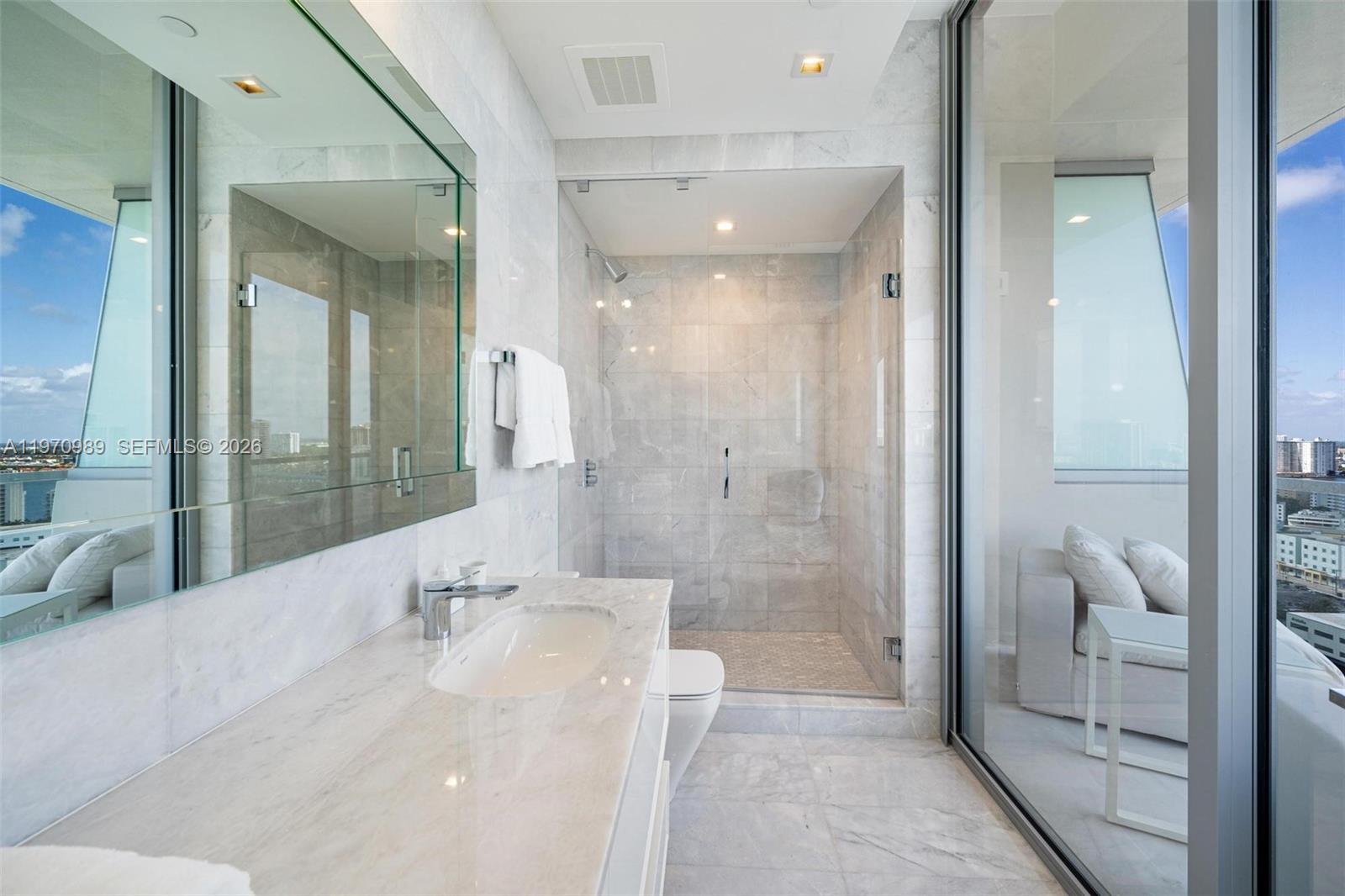 18501 Collins Ave # 2003