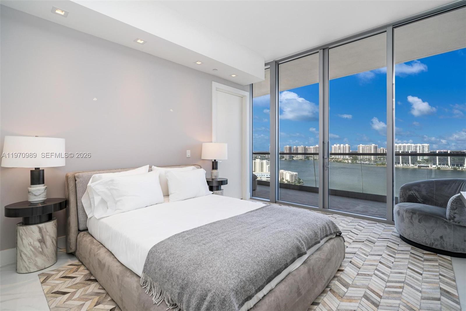 18501 Collins Ave # 2003