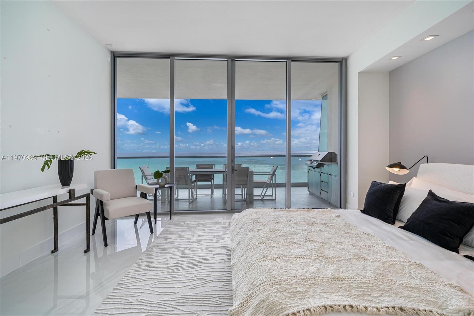 18501 Collins Ave # 2003