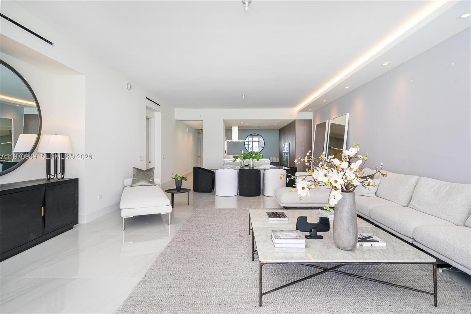 18501 Collins Ave # 2003