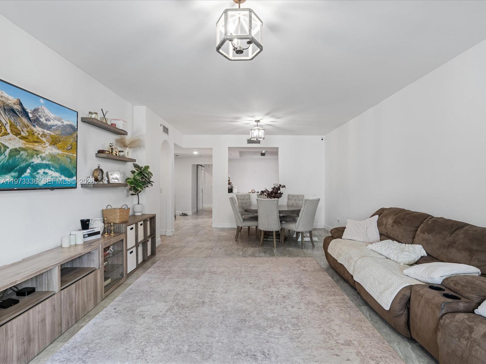 3340 NE 190th St # 204