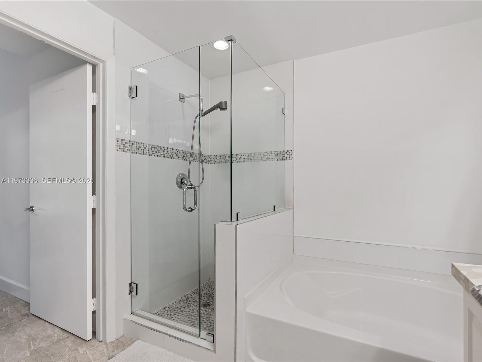 3340 NE 190th St # 204